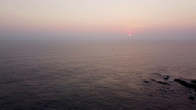 美丽的海上日落鸟瞰图视频素材