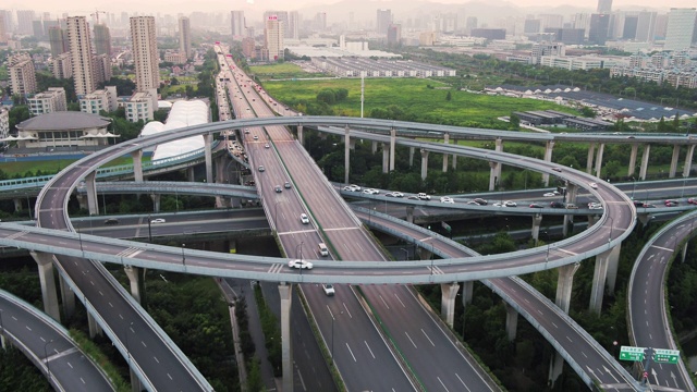 日落时繁忙路口鸟瞰图视频素材