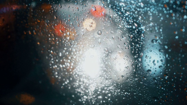 雨夜透过汽车挡风玻璃视频素材