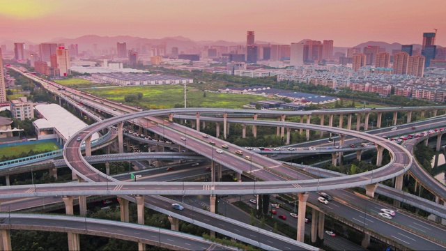 日落时繁忙路口鸟瞰图视频素材