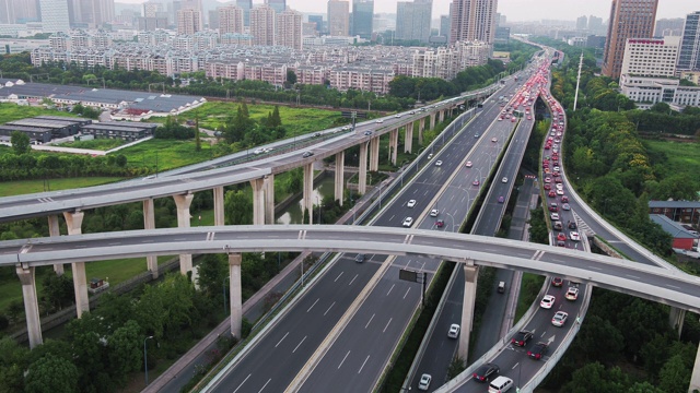 日落时繁忙路口鸟瞰图视频素材