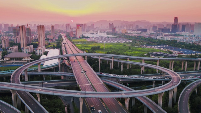 日落时繁忙路口鸟瞰图视频素材