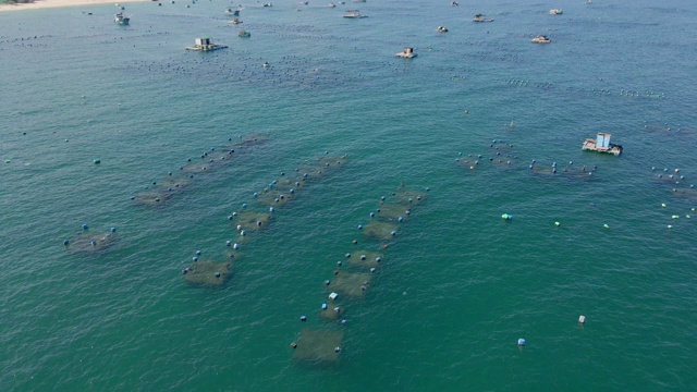 航拍热带公海上的大型海洋农场。海洋农业的概念视频素材