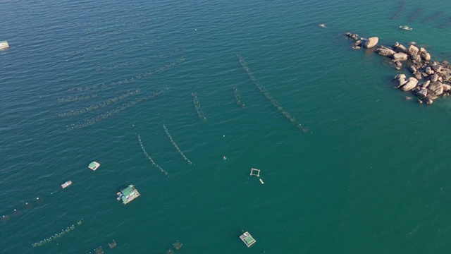 航拍热带公海上的大型海洋农场。海洋农业的概念视频素材