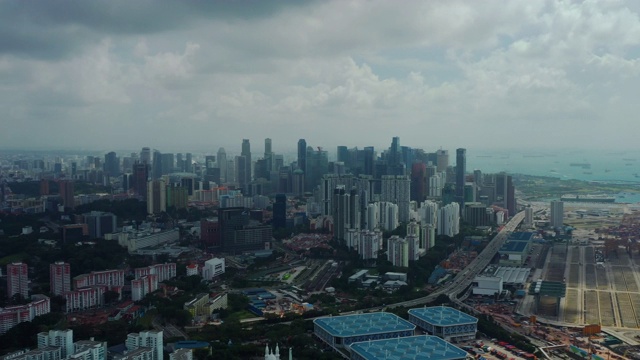 晴空万里新加坡城著名工作货运港海湾交通航拍全景4k视频素材