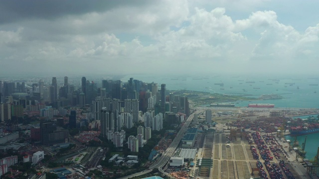 晴空万里新加坡市区著名港口湾交通道路航拍全景4k视频素材