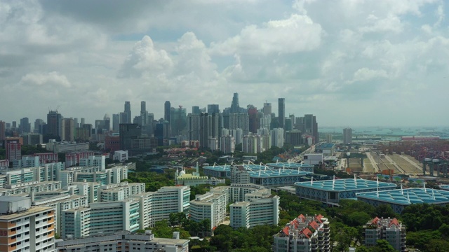 阳光明媚的一天新加坡市区著名的港口湾交通道路航拍全景4k视频素材