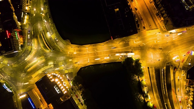 夜晚照亮苏黎世城市交通街道道路空中俯瞰4k时间流逝瑞士视频素材