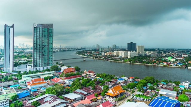 风暴来与河流弯曲的城市，航空时间流逝视频，一天到黄昏时间流逝视频素材