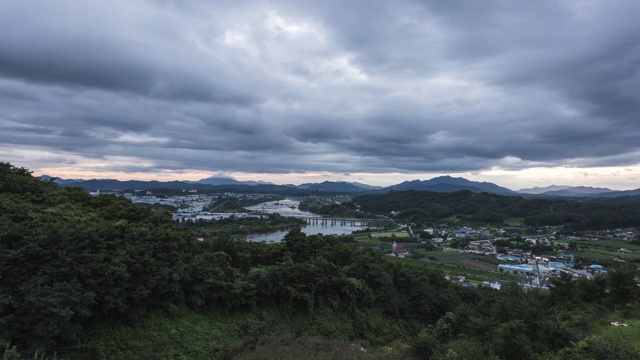 韩国忠清北道忠州寺Geonji村白天到晚上的延时摄影视频素材