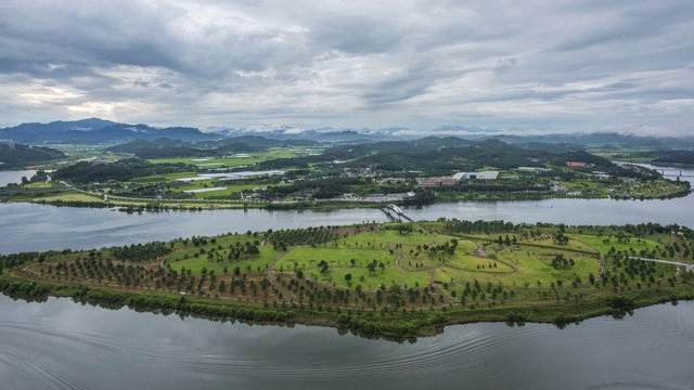 Gyeongcheonseom岛在Nakdonggang河/ Sangju-si, Gyeongsangbuk-do，大韩民国视频素材