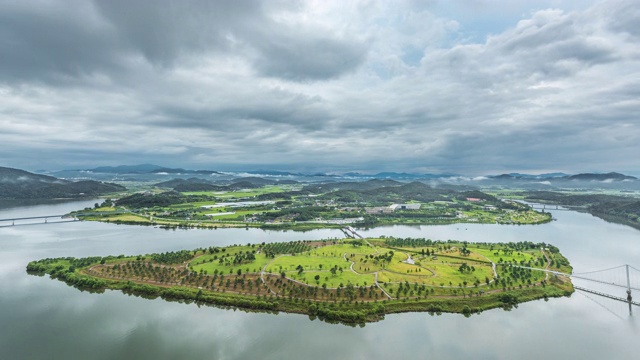 Gyeongcheonseom岛在Nakdonggang河/ Sangju-si, Gyeongsangbuk-do，大韩民国视频素材