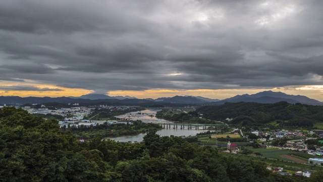 韩国忠清北道忠州寺Geonji村白天到晚上的延时摄影视频素材