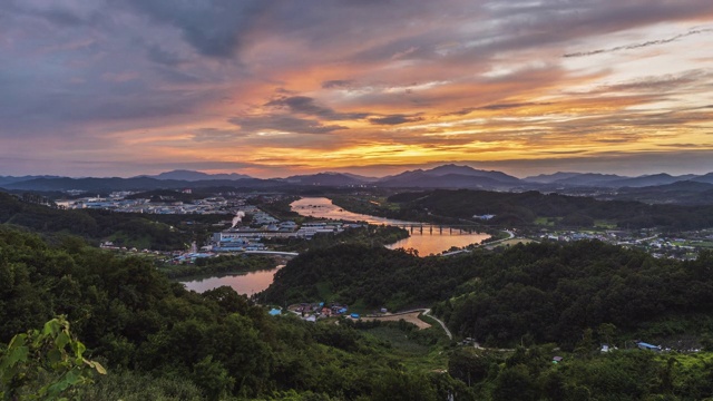 韩国忠清北道忠州寺Geonji村白天到晚上的延时摄影视频素材