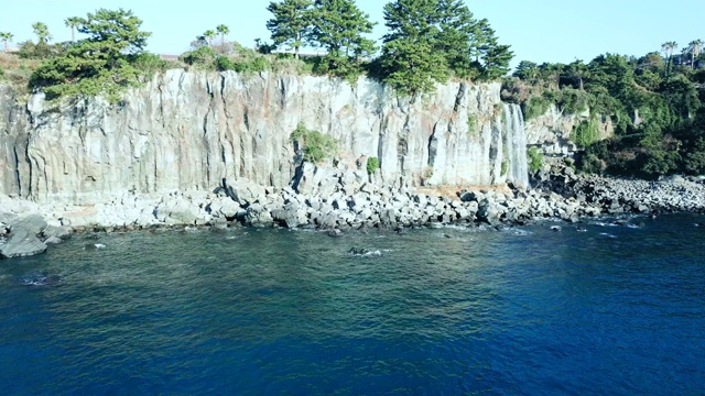 Jeongbang Falls / Seogwipo-si，济州岛，韩国视频素材