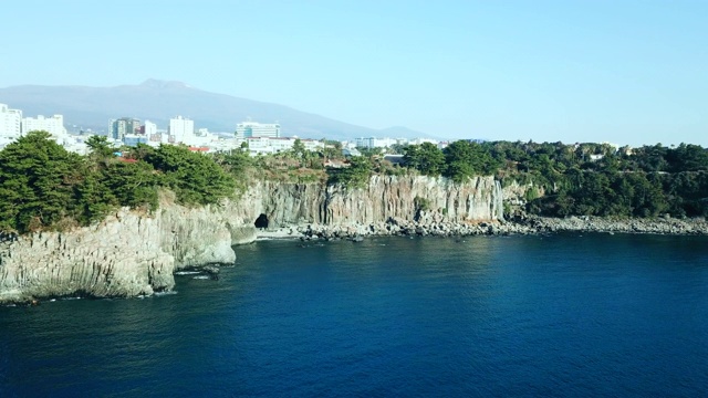 Jeongbang Falls / Seogwipo-si，济州岛，韩国视频素材