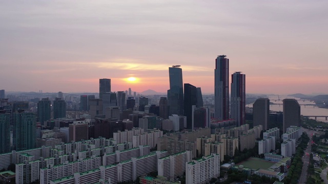 首尔市中心，汉江上的悦道/永登浦，韩国首尔视频素材