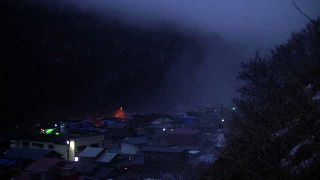 日本青森市下北半岛的高角度渔村视频素材