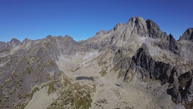 鸟瞰图(龙湖)在高塔特拉斯山，斯洛伐克视频素材