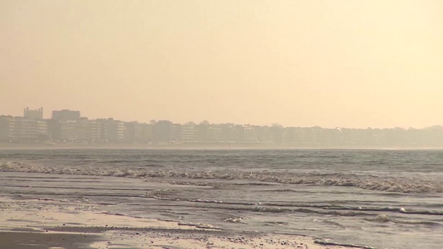 海上空荡的海滩视频素材