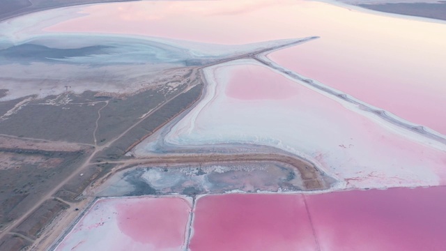 乌克兰粉色盐湖的鸟瞰图视频素材