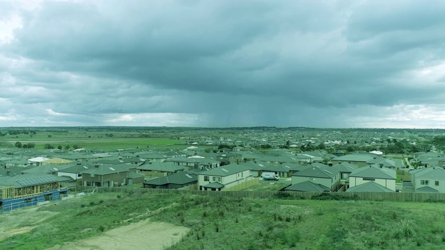 住宅鸟瞰图，建立拍摄。视频素材