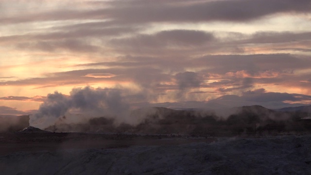 冰岛。火山活动，地热区，喷气口火山。视频素材