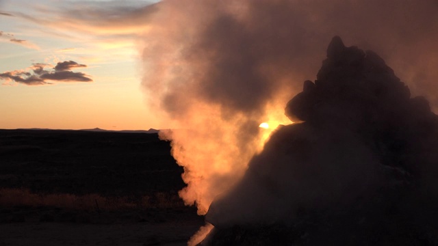 冰岛。火山活动，地热区，喷气口火山。视频素材