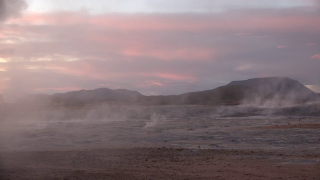 冰岛。火山活动，地热区，喷气口火山。视频素材