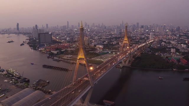 普密蓬悬索桥横跨湄南河鸟瞰图视频素材