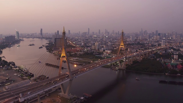 普密蓬悬索桥横跨湄南河鸟瞰图视频素材