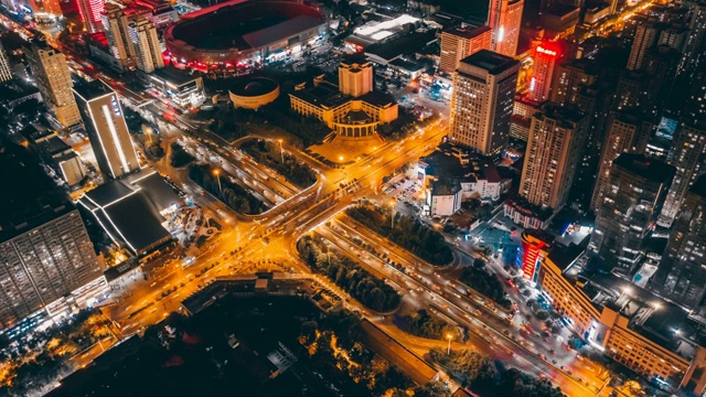 Timelapse夜间城市交通鸟瞰图视频素材