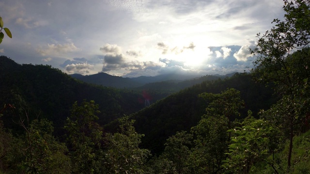 日落在山和森林视频素材