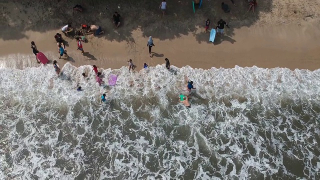 从空中看海滩的美丽视频下载