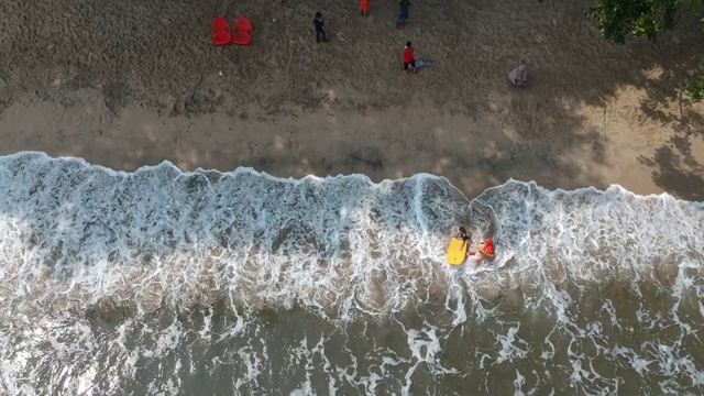 从空中看海滩的美丽视频下载