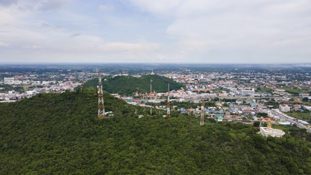 时间流逝山上电信电视天线鸟瞰图视频素材