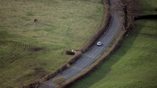 英国乡村公路鸟瞰图视频素材