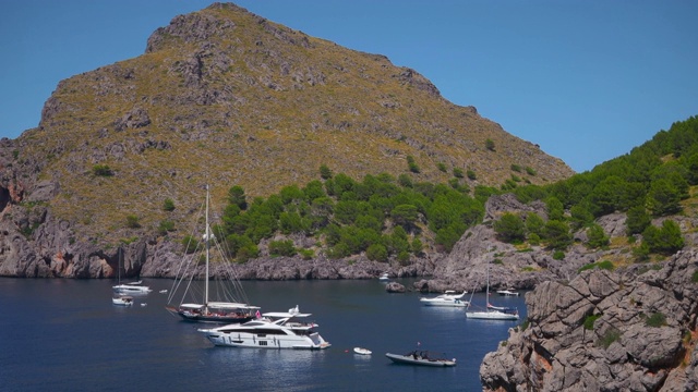 Cala de Sa Calobra，位于西班牙马略卡岛巴利阿里岛附近的Torrent de Pareis海湾视频素材