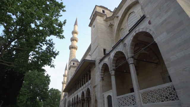 苏莱曼清真寺的尖塔(suleymanye Camii)，伊斯坦布尔的一座16世纪的大清真寺视频素材