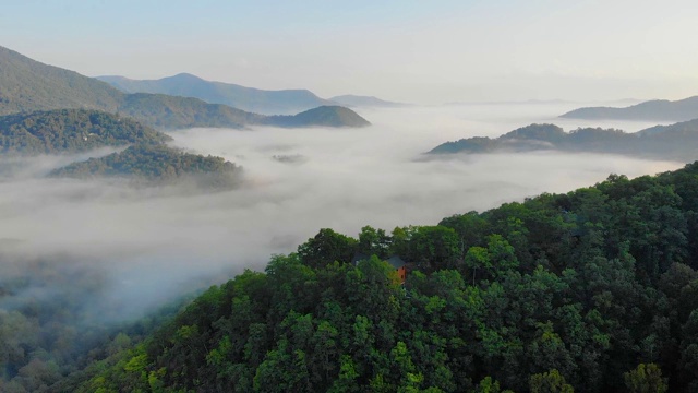 麦琪谷蓝岭山脉上的晨云视频素材