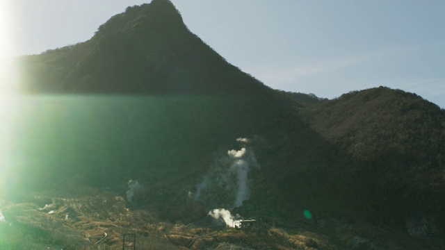 日本富士山附近的小房子着火视频下载