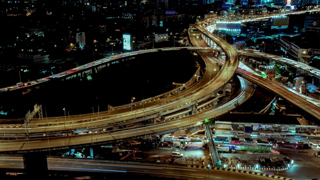 商业城市与高速公路交通道路在夜间泰国曼谷。视频素材