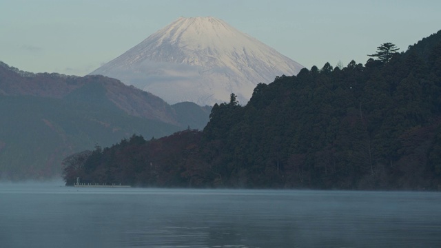 美丽的湖与富士山视频素材