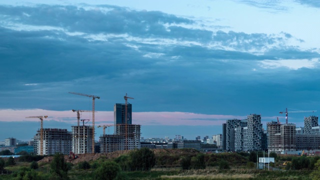 新建住宅区。晚上拍摄。视频素材