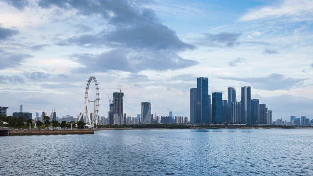 T/L WS PAN深圳前海自由贸易区白天随移动云的时间间隔/广东深圳，中国视频素材