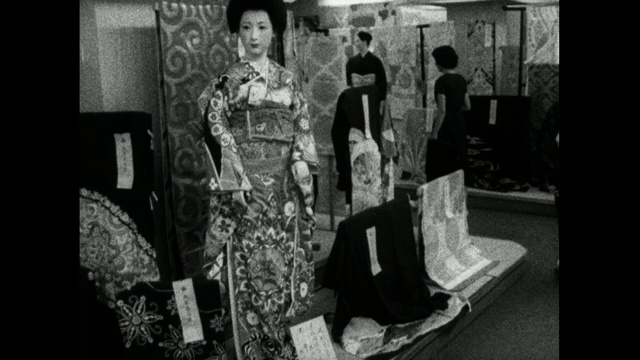 穿着和服的日本百货商店人体模型;1959视频素材