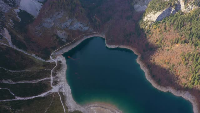 上奥地利达赫斯坦地区戈索泽湖的鸟瞰图视频素材