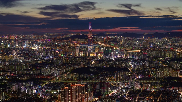 日落和夜景汉江和乐天世界大厦在市中心Jamsil / Songpa-gu，韩国首尔视频素材