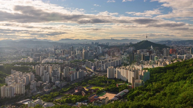 从安山和南山首尔塔/西大门谷和中谷市中心的西大门监狱的晨景，韩国首尔视频素材