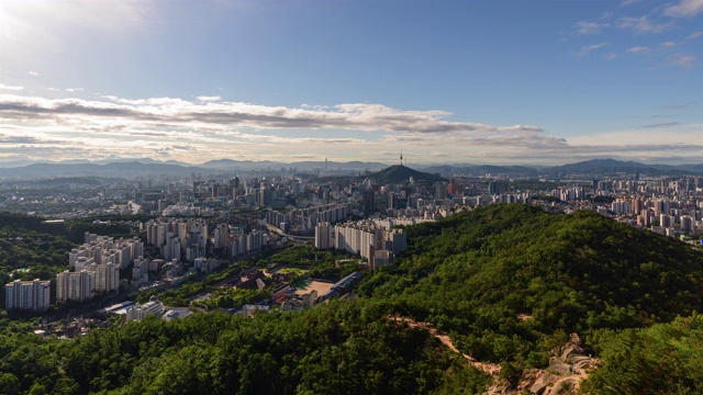 从安山和南山首尔塔/西大门谷和中谷市中心的西大门监狱的晨景，韩国首尔视频素材